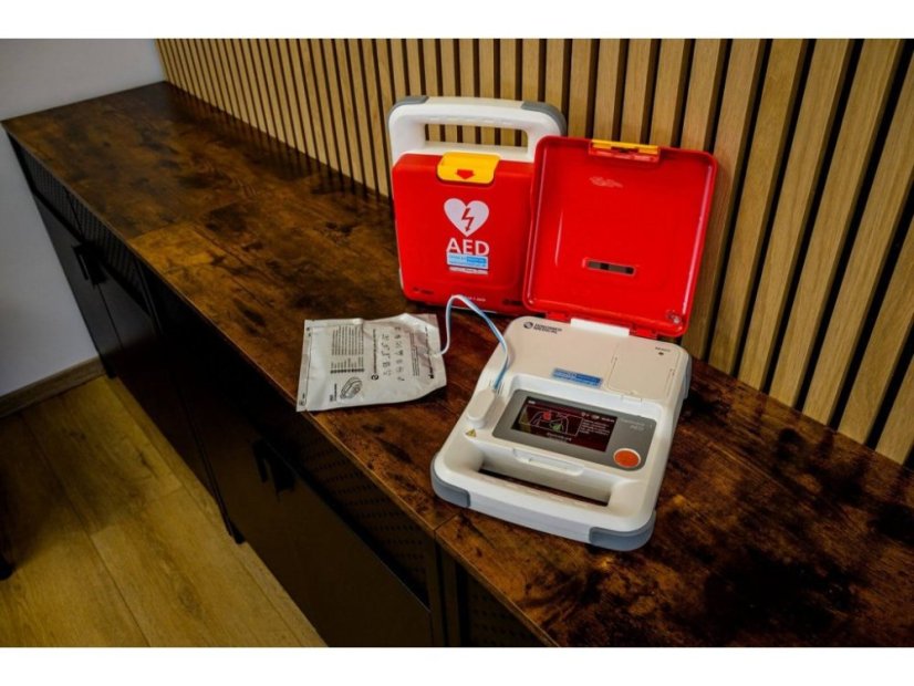 aed defibrilator cardioaid 1 360 j spencer medical nejmodernejsi defibrilator 2