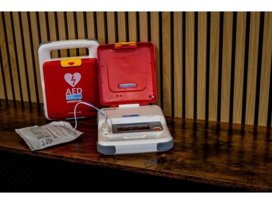 aed defibrilator cardioaid 1 360 j spencer medical nejmodernejsi defibrilator 3